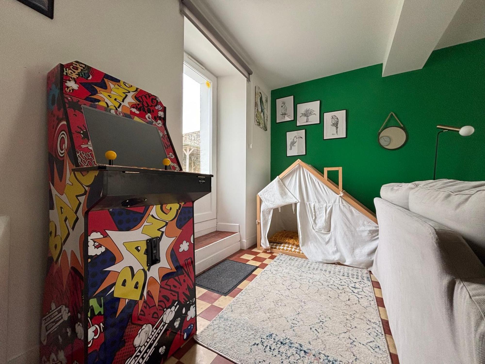 Le So Wild, Maison Avec Jardin Clos, Terrasse Amenagee, 5 Mn A Pied Commerce, Terrain De Tennis, A 800 M De La Plage D'Omaha Beach Jeux Arcade, Jouets, Materiel Jeunes Enfants Enfants, Table Ping-Pong Vierville-sur-Mer Eksteriør billede
